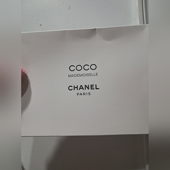 CHANEL Coco Mademoiselle White Cosmetic Bag - Picture 2 of 4